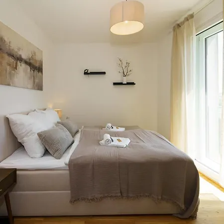 Luxurioeses 4-zimmer-apt Im Japandi-stil I Top-lage I Familienfreundlich I Terrasse I Kueche I Netflix I Kostenloser Parkplatz I 110 M2 Appartement