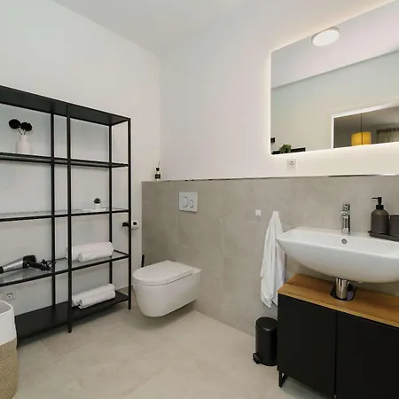 Apartman Luxurioeses 4-zimmer-apt Im Japandi-stil I Top-lage I Familienfreundlich I Terrasse I Kueche I Netflix I Kostenloser Parkplatz I 110 M2